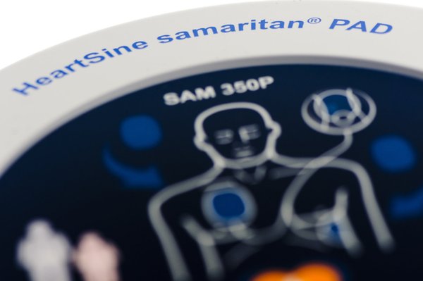 AED Samaritan PAD 350P Defibrillator mit kostenfreien Wandschrank