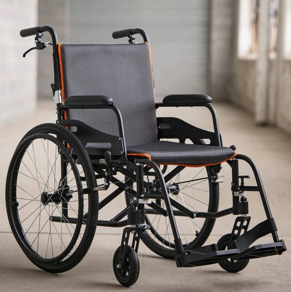Leichtgewichtrollstuhl *EXTREME* leichteste Rollstuhl der Welt nur 8,6 kg.